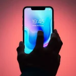 iOS 18.5 RC llega con nueva función y Pride wallpaper de Apple